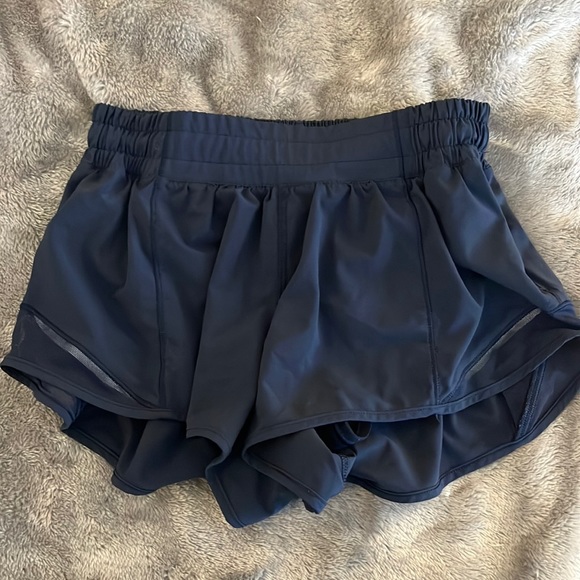 lululemon athletica Pants - Lululemon Navy Blue size 4, 2.5” hotty hots